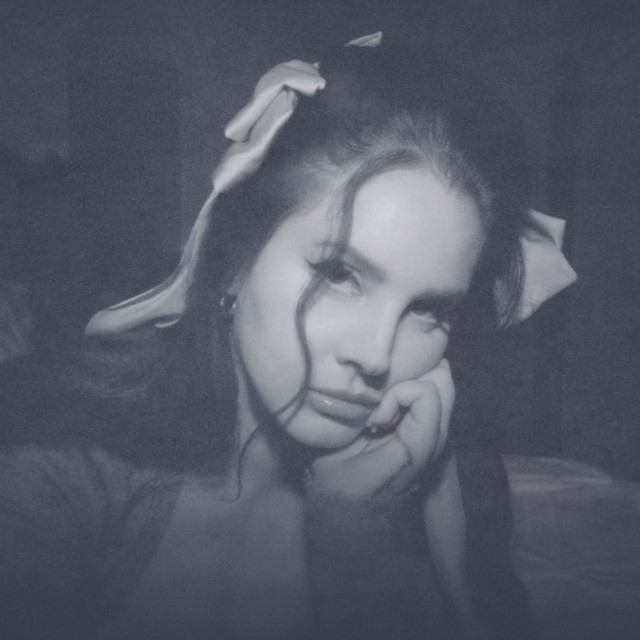Portrait photo of the artist Lana Del Rey